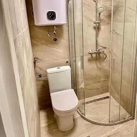 Apartament - 50m From The With Free Parking