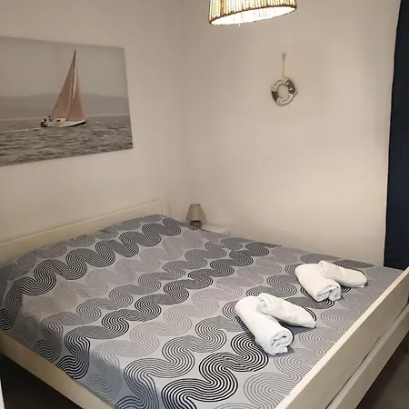 - 50m From The With Free Parking Apartament