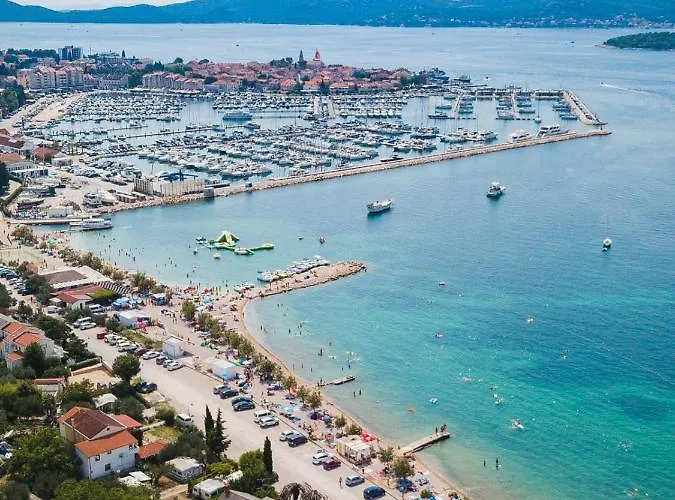 - 50m From The With Free Parking Appartement