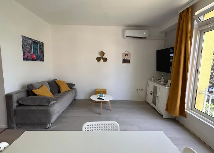 - 50m From The With Free Parking