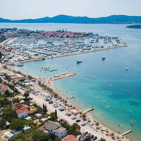 - 50m From The With Free Parking Appartement