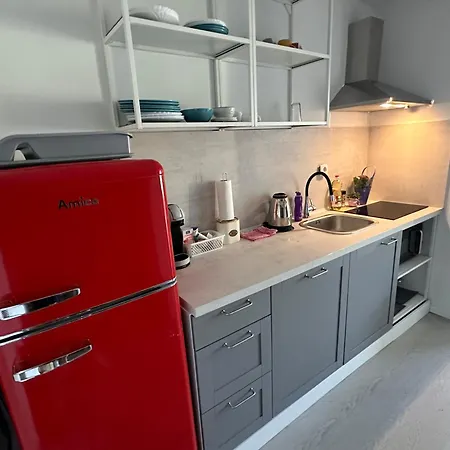 - 50m From The With Free Parking *
