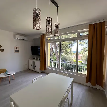 - 50m From The With Free Parking Appartement