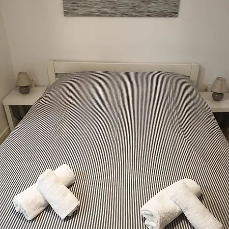 - 50m From The With Free Parking Appartement