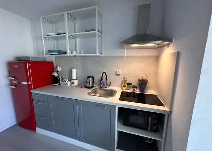 - 50m From The With Free Parking *