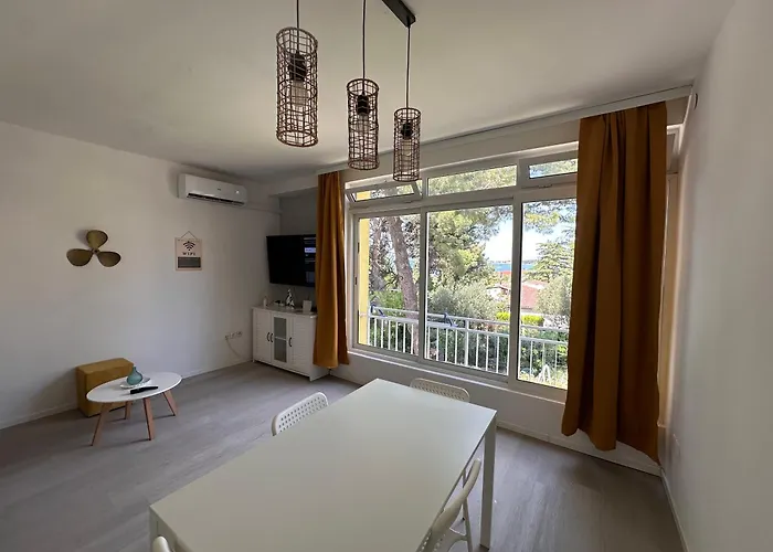 - 50m From The With Free Parking Apartmán