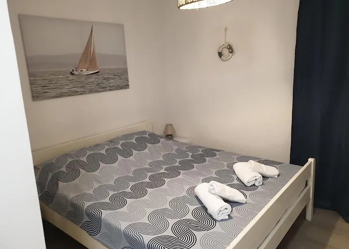 - 50m From The With Free Parking Apartmán